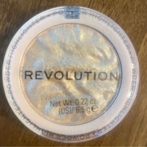 Revolution Highlighter Reloaded in Light Gold Shimmer Praise The Bar Sealed NEW